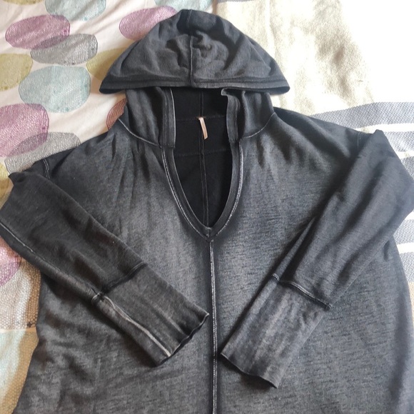 NWOT ✨FREE PEOPLE ✨ slouchy, soft  gray hoodie 🤍 - Picture 2 of 8